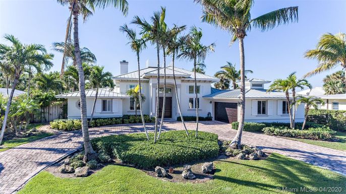 140 Beacon Ln, Jupiter Inlet Colony FL 33469