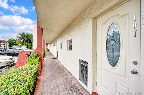 800 S Hollybrook Dr # 107, Pembroke Pines FL 33025