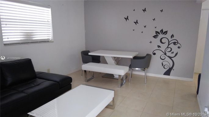 7320 NW 37 ST # 1, Davie FL 33024