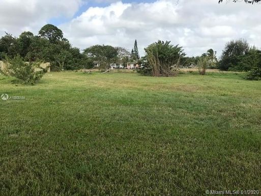 957 NW 10th Street, Homestead FL 33033