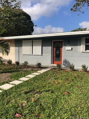 6821 SW 19th St, North Lauderdale FL 33068