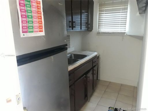 127 SE 9th St, Hallandale Beach FL 33009