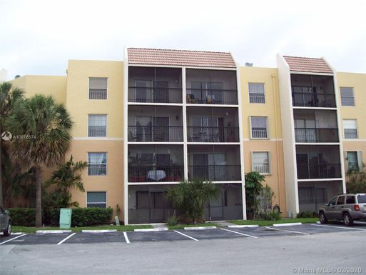 8005 Lake Dr # 410, Doral FL 33166