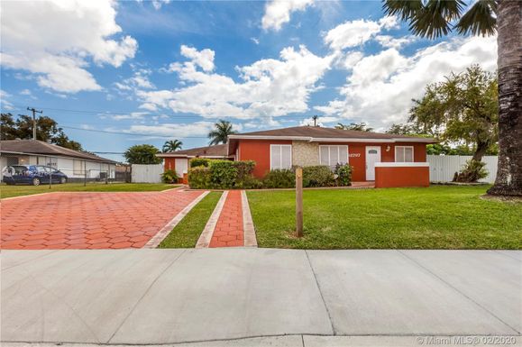 18785 SW 100th Ave, Cutler Bay FL 33157