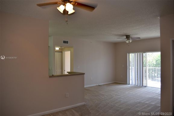 6992 SW 39th St # I207, Davie FL 33314