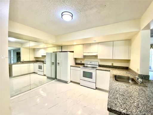 5801 Riverside Dr, Coral Springs FL 33067