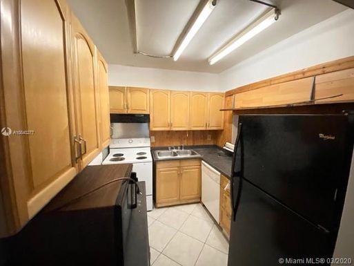 2917 Plunkett St # 15C, Hollywood FL 33020