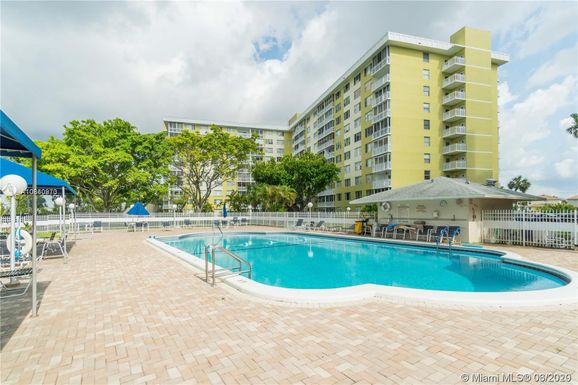 4400 Hillcrest Dr # 106A, Hollywood FL 33021