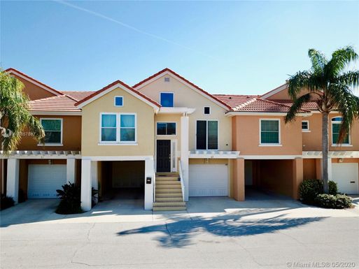 23 Crescent Place South, St Petersburg FL 33711