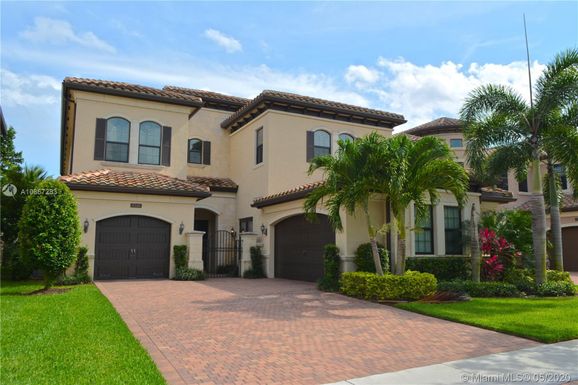 8240 Lost Creek Ln, Delray Beach FL 33446