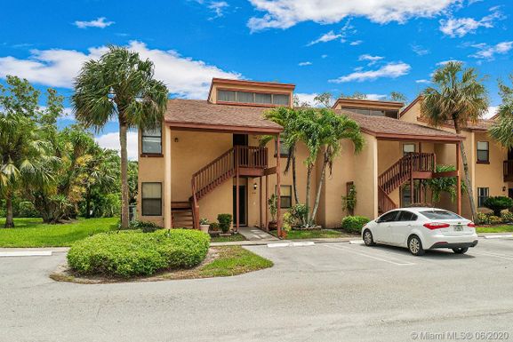 1402 E Lakeview Dr E # 1402, Royal Palm Beach FL 33411