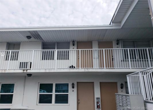 810 Lakeshore # 40, Lake Park FL 33403