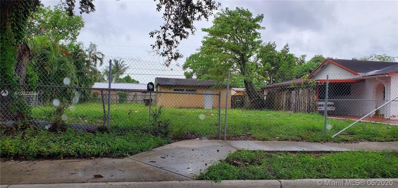 780 SE 4th St, Hialeah FL 33010