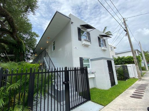 3676 Oak Ave # 8, Miami FL 33133