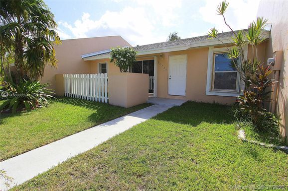 20724 SW 103rd Pl, Cutler Bay FL 33189