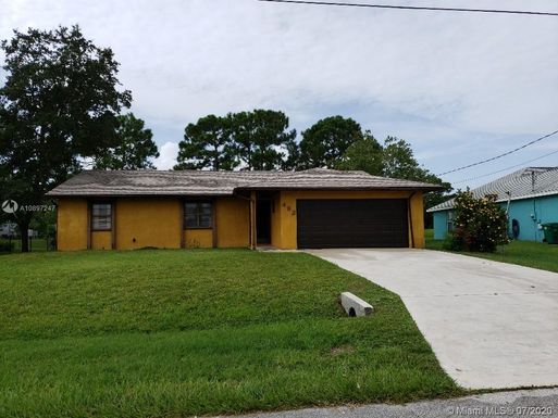 482 SE Seahouse Dr, Port St. Lucie FL 34983