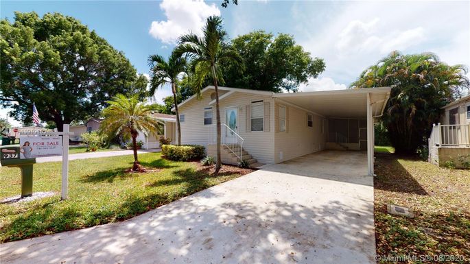 937 SW 132 ter, Davie FL 33325