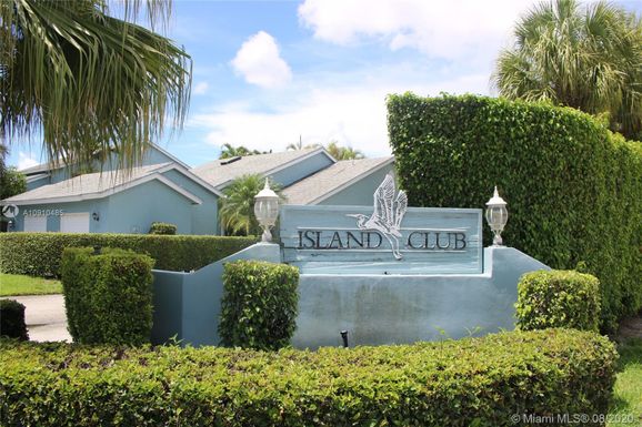 3991 Island Club Dr, Lake Worth FL 33462