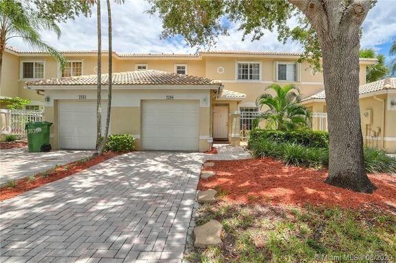 2190 NW 171st Ter, Pembroke Pines FL 33028