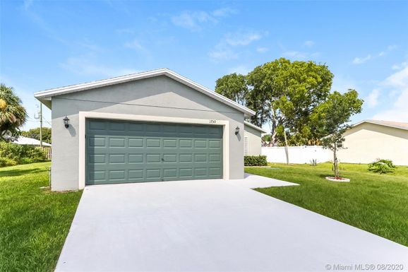 1750 SW Hampshire Ln, Port St. Lucie FL 34953