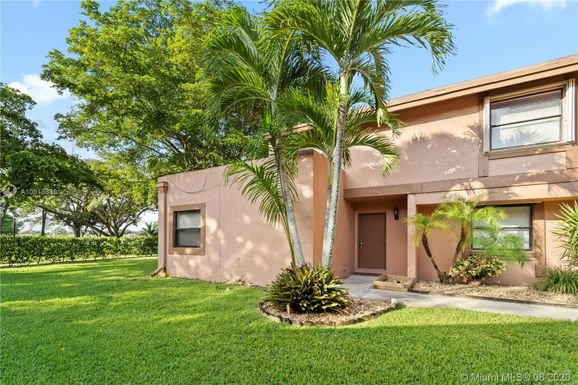 46 Chestnut Cir # 46, Cooper City FL 33026