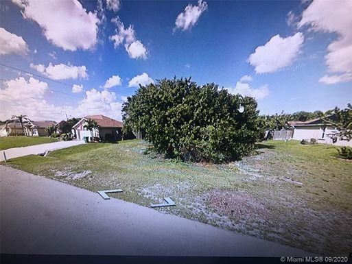 657 SW Hoffenberg Ave, Port St. Lucie FL 34953