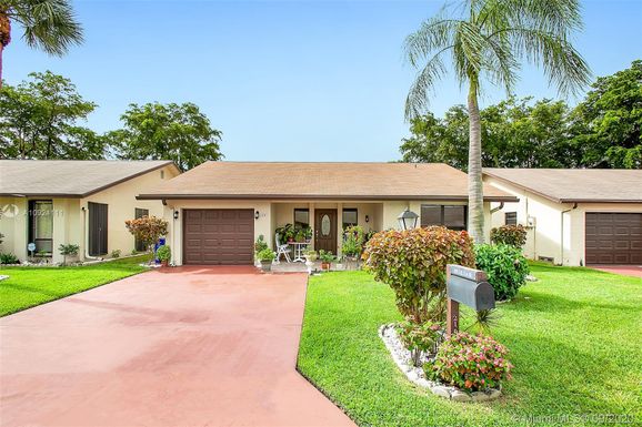 2140 SW 17th Dr, Deerfield Beach FL 33442