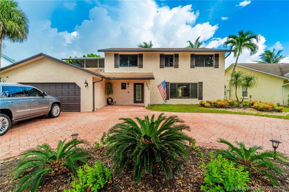 10477 SW 49th Pl, Cooper City FL 33328