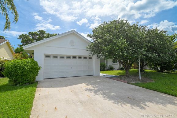 21951 SW 97th Ct, Cutler Bay FL 33190