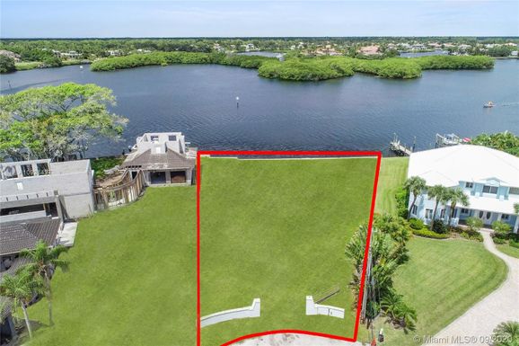 354 River Dr, Tequesta FL 33458