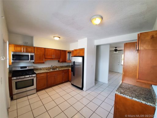 350 75th St # 108, Miami Beach FL 33141