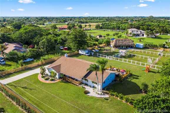 19491 SW 210th St, Miami FL 33187