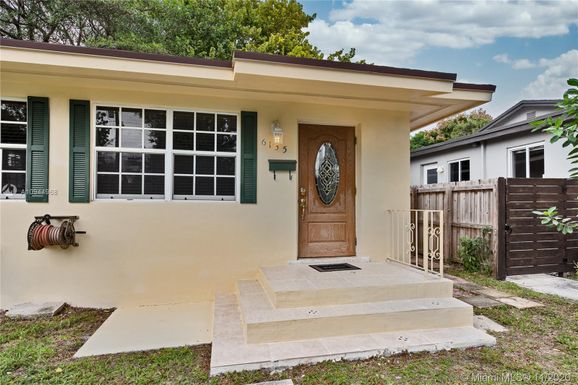 6135 NW 39th St, Virginia Gardens FL 33166