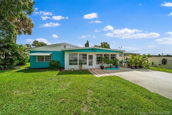 1624 NE Orion St, Jensen Beach FL 34957