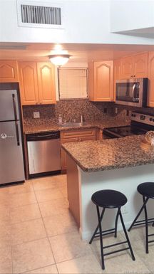 8290 Lake Dr # 347, Doral FL 33166