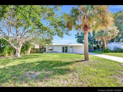 2596 NE Letitia St, Jensen Beach FL 34957