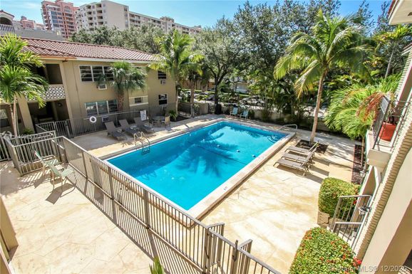 125 Edgewater Dr # 14, Coral Gables FL 33133