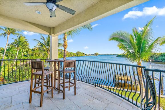 9400 SE Point Terr, Tequesta FL 33469