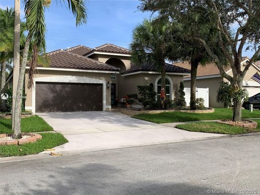 1117 NW 184th Ter, Pembroke Pines FL 33029