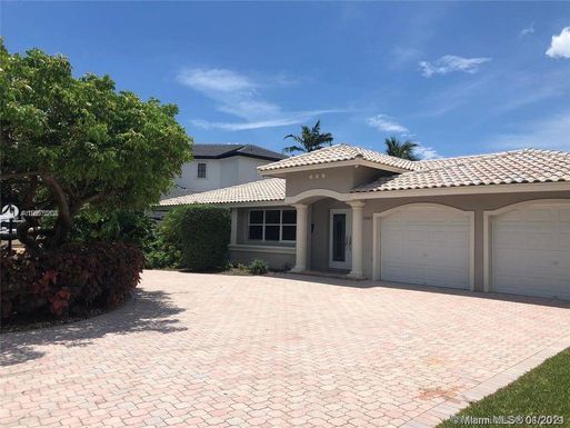 2442 NE 26th St, Lighthouse Point FL 33064