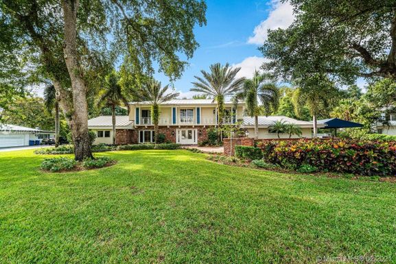 421 Holly Ln, Plantation FL 33317