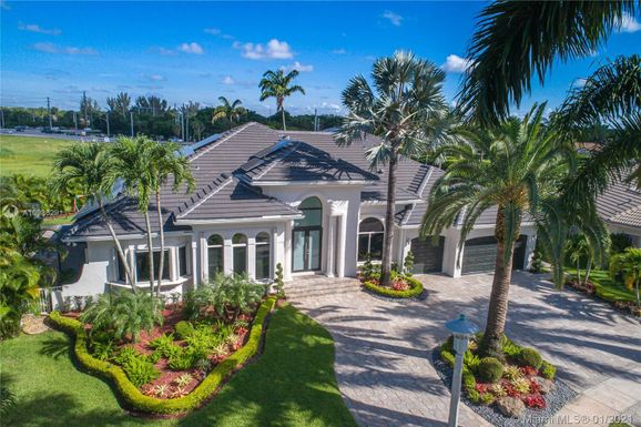 122 Swan Ave, Plantation FL 33324