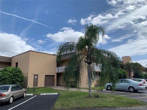 9061 Sunrise Lakes Blvd # 211, Sunrise FL 33322