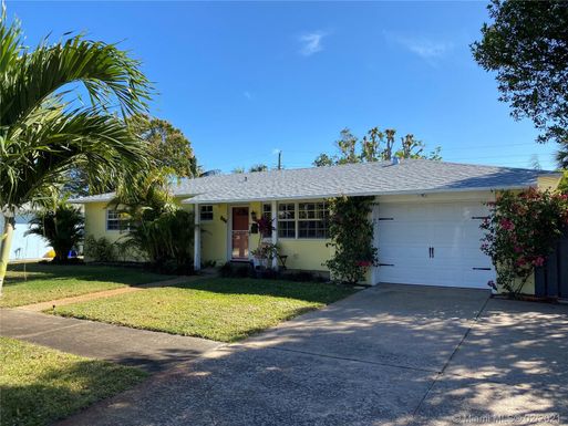 233 Maryland Dr, Lake Worth FL 33460