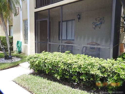 323 Lakeview Dr # 102, Weston FL 33326