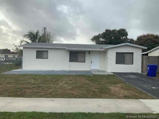 7202 SW 4th Ct, North Lauderdale FL 33068