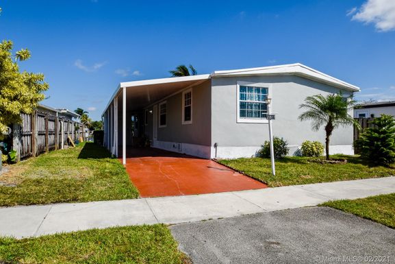 21811 S Heritage Cir, Pembroke Pines FL 33029