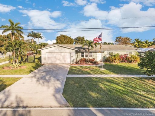 320 NW 43rd Ave, Coconut Creek FL 33066