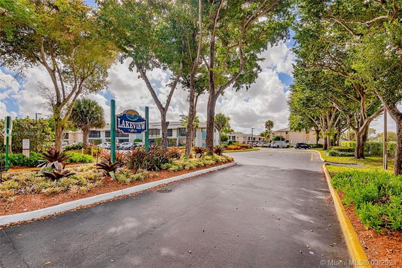9731 Hammocks Blvd # 205B, Miami FL 33196