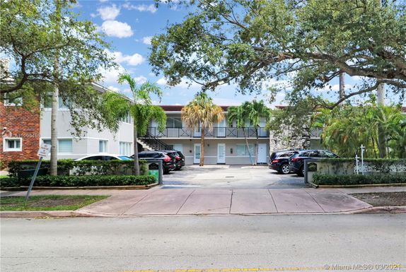 95 Edgewater Dr # 105, Coral Gables FL 33133